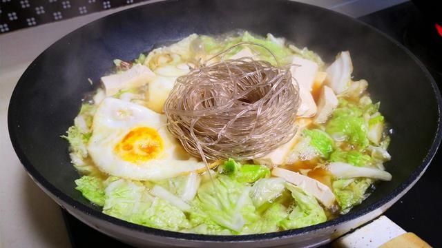 天冷了，如果不差钱，多给家人做这道炖菜，增强免疫力，营养健康