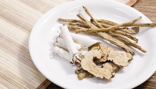 脾胃虚弱|白术与苍术都能燥湿健脾，它们的功效和作用有何不同？