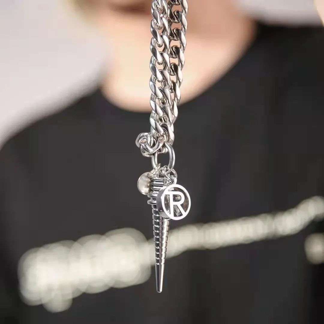 穿搭|潮流快时尚饰品，2000亿赛道全解析