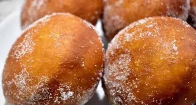 简单的面包做法，不用烤箱不用蒸，香甜柔软，儿子连吃5个直夸香