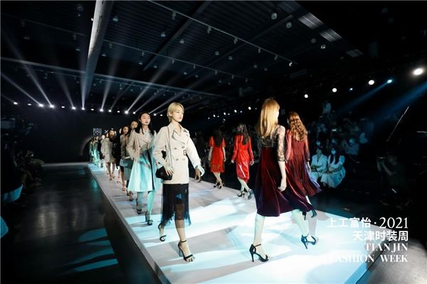 时装周|直击2021天津时装周，爱华仕箱包凝聚高光