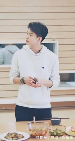 李荣浩|18岁公布恋情,22岁结婚婚戒不离手,简直就是漫画走出的男主