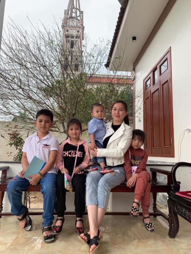 kh女子21岁开始生娃30岁已生5个孩子,其中4个还是剖腹产