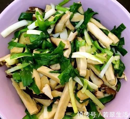 此菜被称为“清肠高手”,每天吃一盘,润肠排臭便,腰围变细2圈