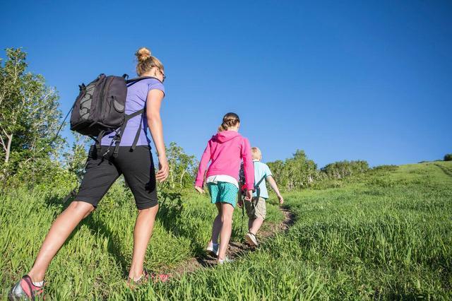 新郎|“最美岳父”走红,宾客误以为是新郎,新娘无奈:这是我爸爸!