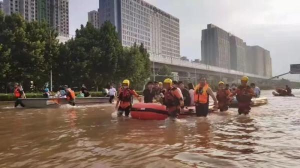 河南|救援日记：洪水无情人有情 风雨浸衣暖万家