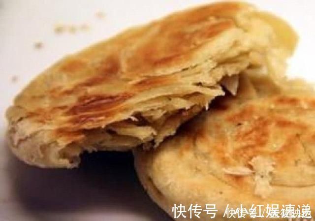 长条|千层油酥饼照这个方法做，金黄酥脆，咬一口，脆到掉渣，满口生香