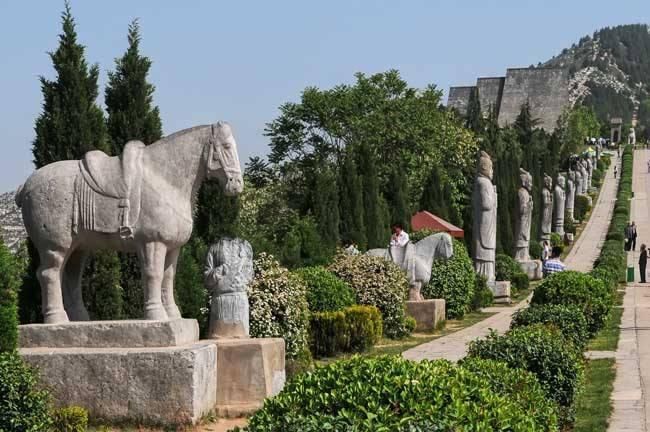  悲叹|最凄凉的帝王墓，周围全是荒草，被农民开垦成麦田，专家悲叹不已