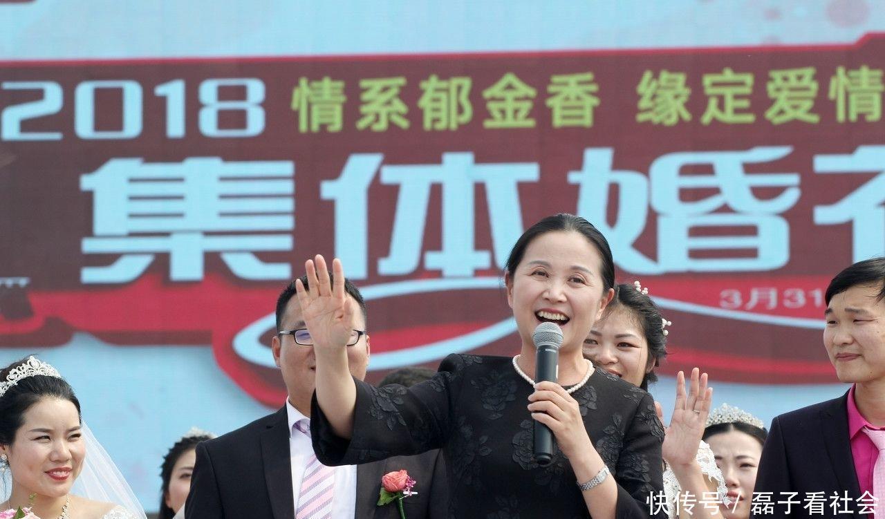 曾和孟非、乐嘉同台把关,家庭幸福还有一女儿,知名情感导师黄菡