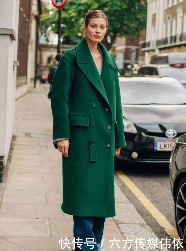 流行色|不管大衣还是羽绒服，女人少买黑色，这3种颜色更高级，洋气减龄