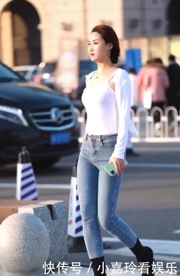 打扮|打扮时髦的街拍网红,感受一下,什么叫“侧颜杀”!