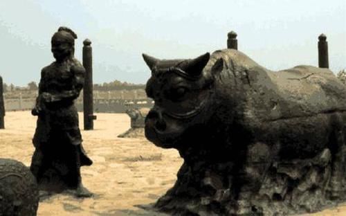 异物|黄河水干枯露出异物,专家打捞一年,沉睡千年巨宝重见天日