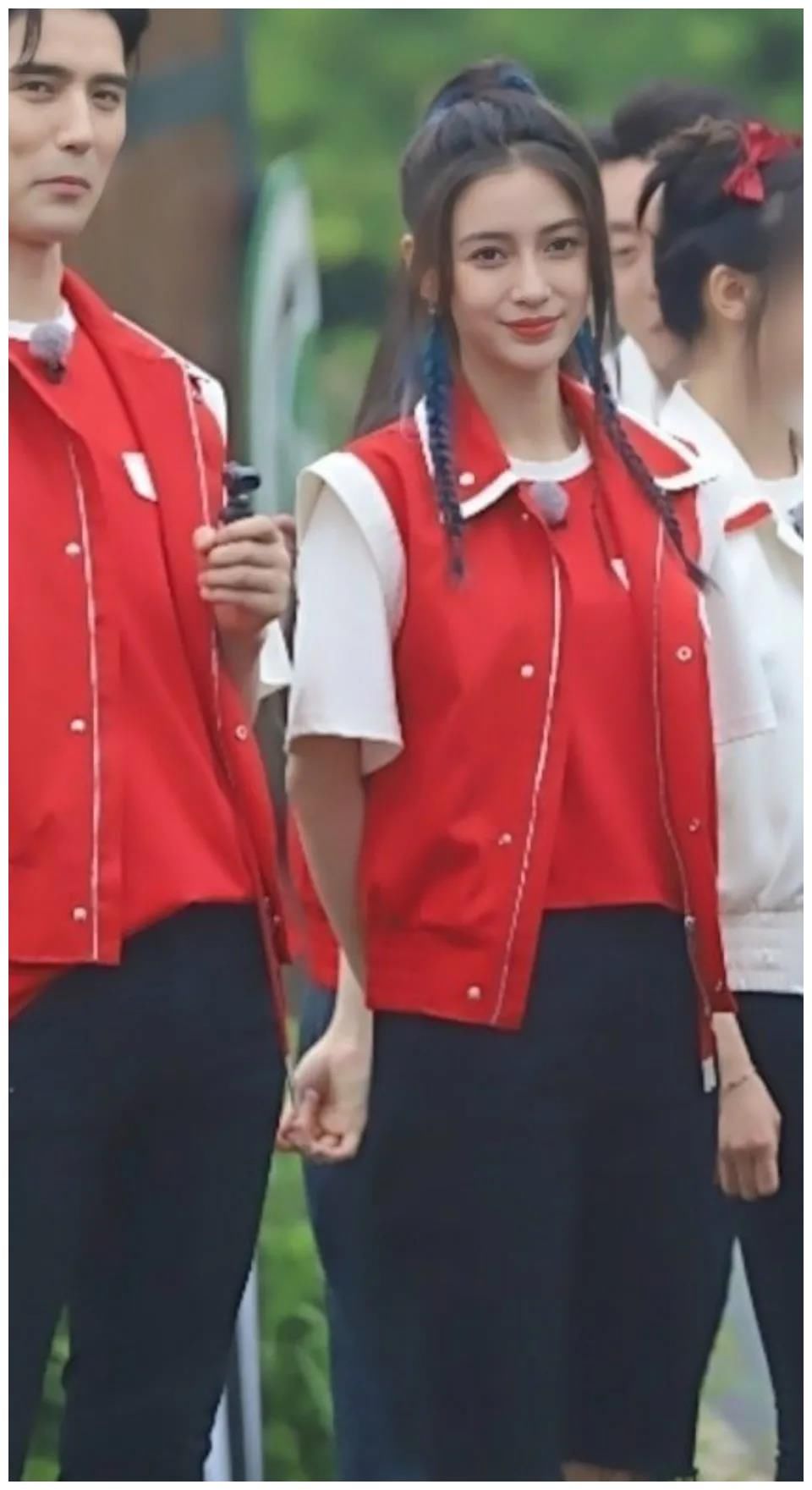 鱼尾纹 baby《奔跑吧》路透生图憔悴，鱼尾纹明显，精修图美瞳吓人