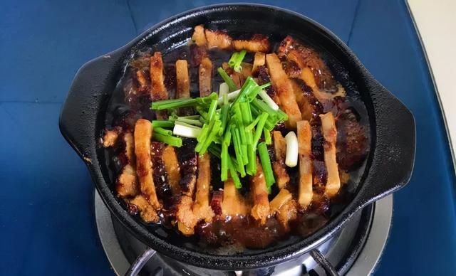 这碗香芋扣肉煲一出锅，满屋香味太馋人