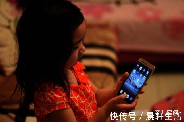 奶奶|奶奶“假带娃”风气兴起,3种性格缺陷,让孩子形成不良习惯