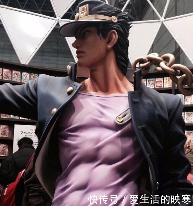 Jojo的奇妙冒险 外国网友晒空条承太郎等身手办 细节感人 快资讯