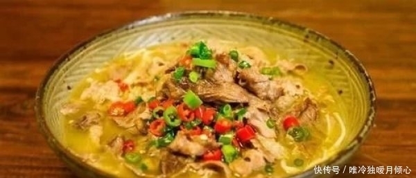 一家4口人的一顿饭,北方人表示很平常,南方人够我们吃2天