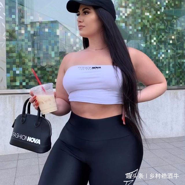 大长腿|163斤德国姑娘,健身塑造凹凸曲线,诠释大码模特的魅力