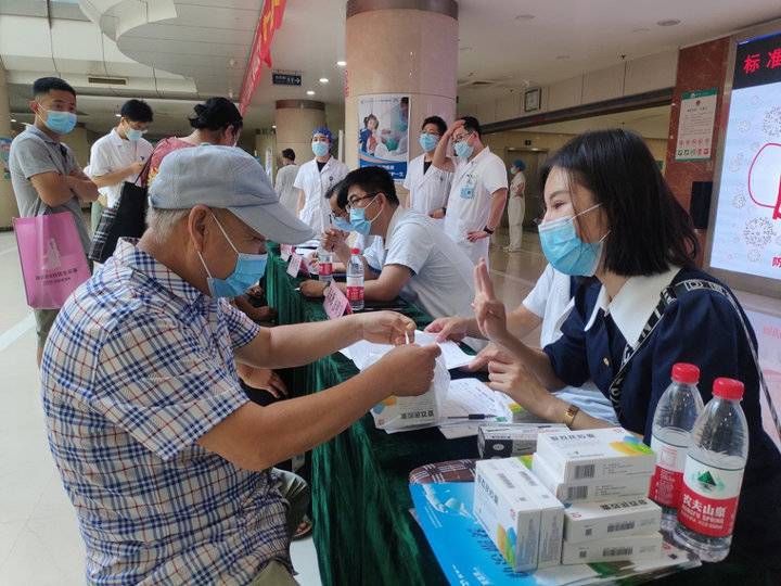 前列腺增生|关爱中老年男性健康 潍坊市人民医院举行公益义诊