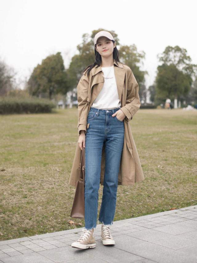 西裤|秋季胖女孩怎么穿?卡其色风衣搭配牛仔裤高级优雅,显高还显瘦