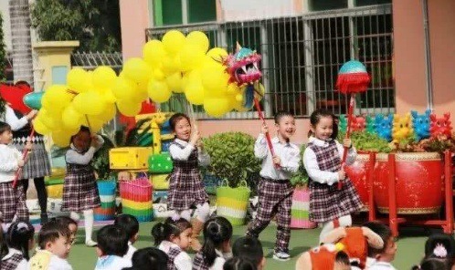 黄一|爸爸姓黄,给孩子取了这个名,开会时笑翻全校家长