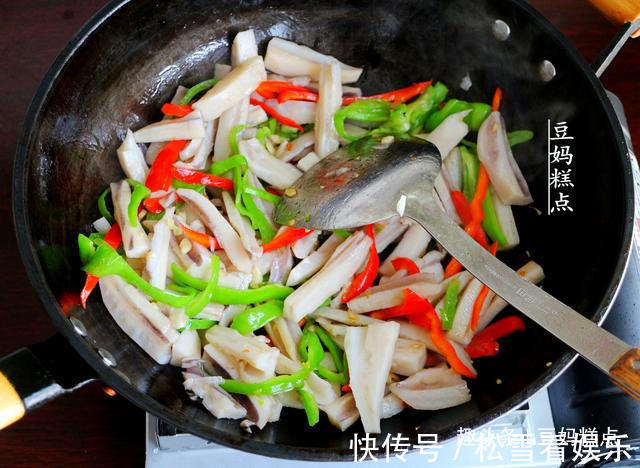 芹菜段|清炒莲藕时，记得多加这2样蔬菜，爽口更下饭