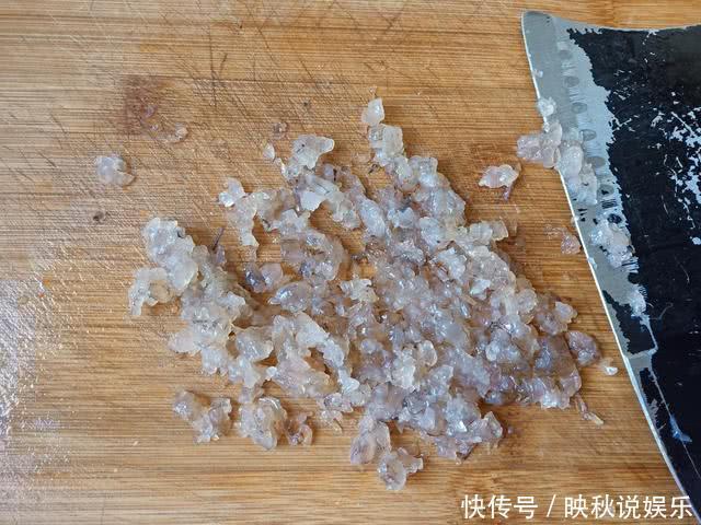 萝卜加鸡蛋,金黄酥脆香,比肉还好吃,做法简单,上桌就被抢光