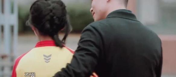 父母|为逼女儿考大学,爸爸撕毁女儿手写的56本小说,30多万字手稿