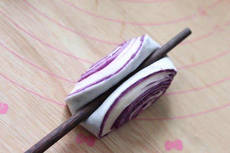 紫薯加上豆沙，制作成的花卷，好吃美味又健康