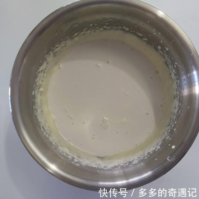 玉米淀粉|爆浆椰浆芝士奶盖蛋糕,切开一小口,竟然还是爆浆效果