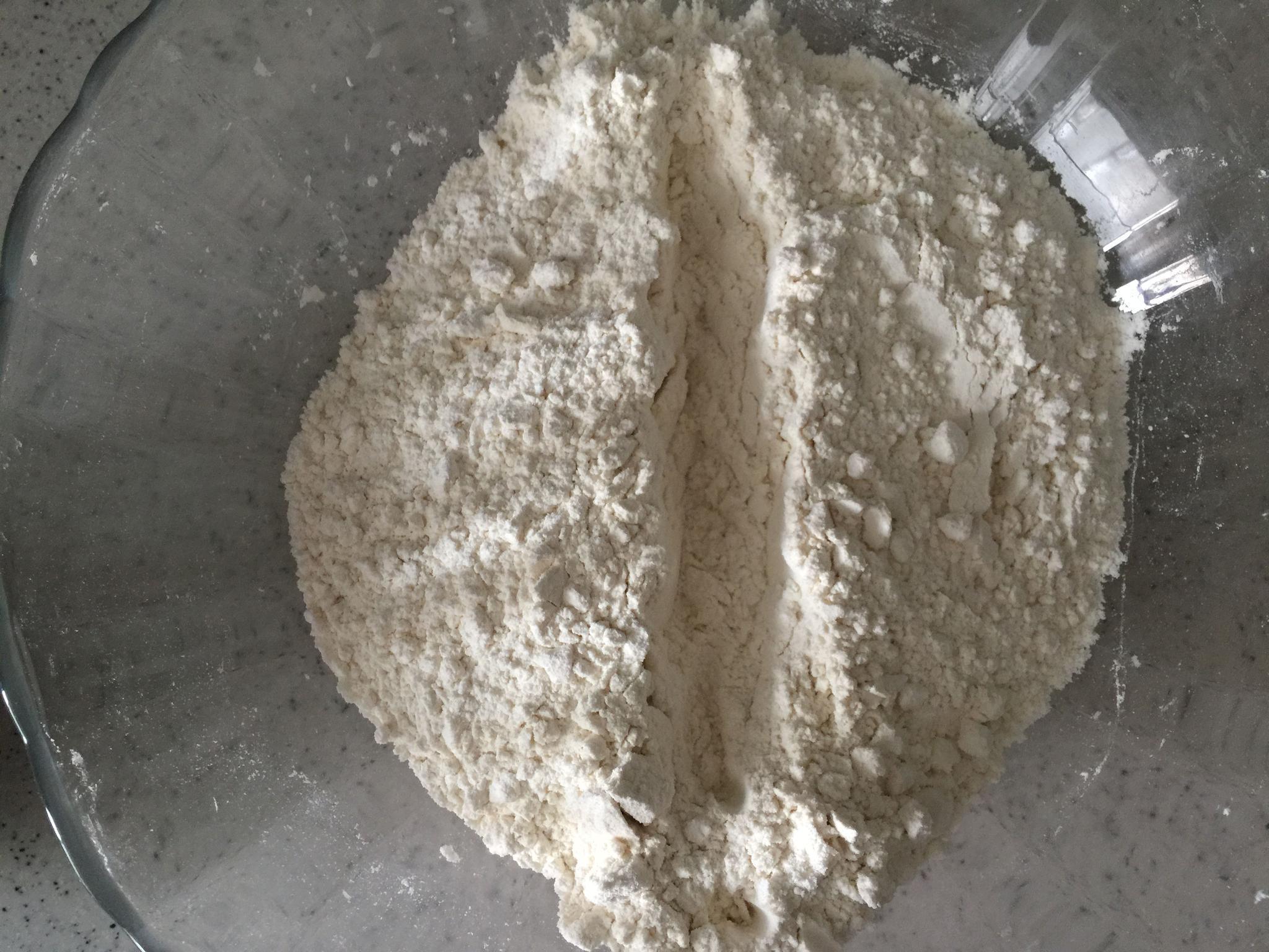 在家烙馅饼,总是没有外面买的皮柔软,其实技巧都在和面上