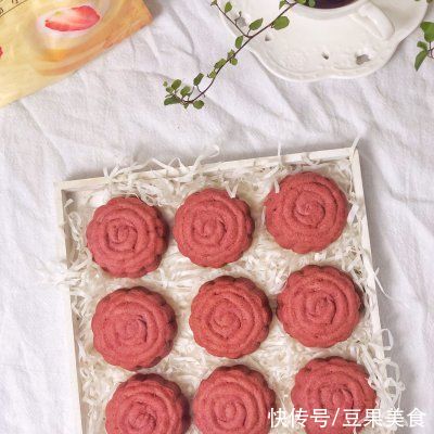 玫瑰红豆酥，弥漫着爱的浪漫