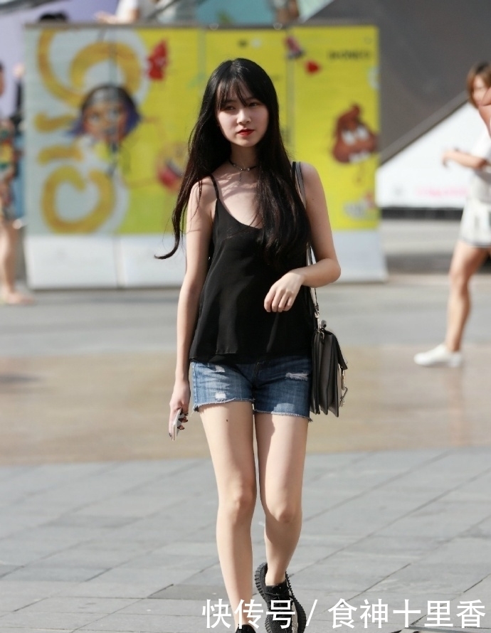 街了个拍丨都市小女人的轻熟风穿搭,很温柔很浪漫