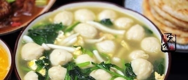 公爹来看孙女，晚餐我炒了1盘成本2元的菜，公爹：来3两小酒