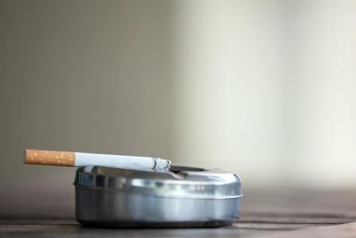 骨质疏松|骨疏松的发物是花生吗?医生:要想骨头好,这“2绿”尽量少吃