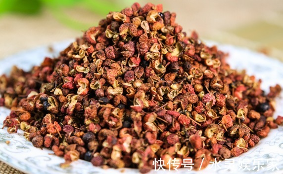 湿气|一把花椒能治5种病，驱赶一身湿气，到了80岁，也无白发！