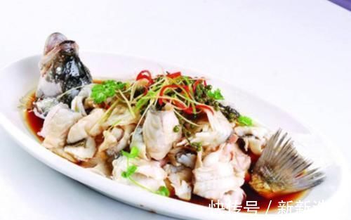鱼片|厨师长用“这一招”做鲜椒鲈鱼，鱼肉鲜香，营养丰富，鲜嫩不腥