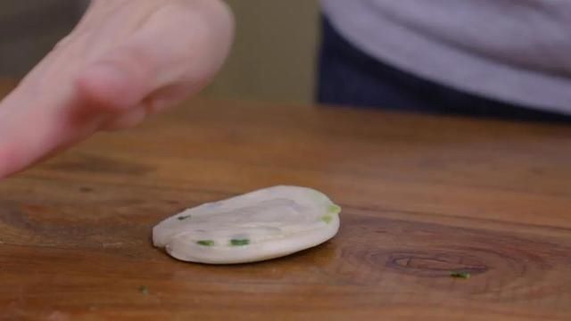 油酥|排队4个小时才能吃到的网红葱油饼，只要简单几步在家就能做