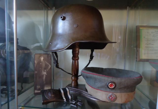 钢盔|英、法、德在一战时期的钢盔竞赛，法国头盔的突出物其实有大用处