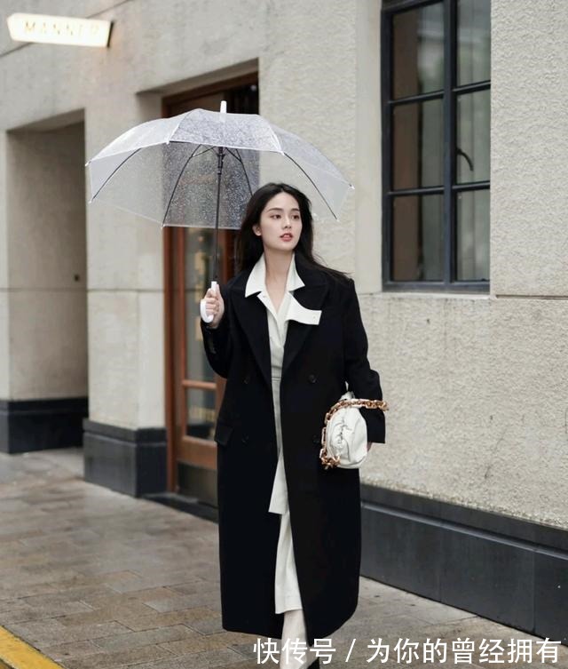时尚 短外套已经不流行了，今年秋天流行长风衣，搭配好了显高又时尚！
