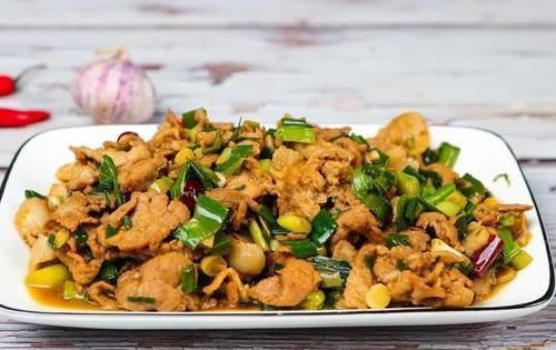 朋友们|不管炒什么肉，总是会粘锅？大厨：学会3个技巧，肉更鲜嫩不粘锅