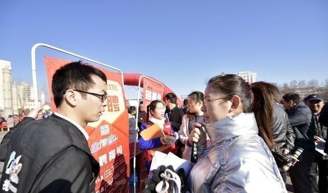 ksf|富士康普工怒晒4张工资条,网友:唉,这就是我们