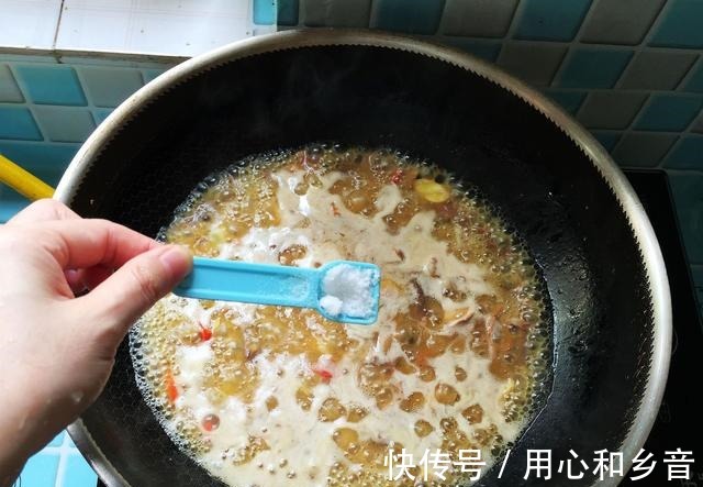 羊杂|一个人吃饭也不将就,千张配它煮一锅,酸辣开胃,好吃管饱不长肉!