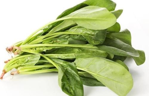 猕猴桃|脸上有斑的女士,尽量少碰2种蔬菜,常吃4种食物,或有助美白淡斑