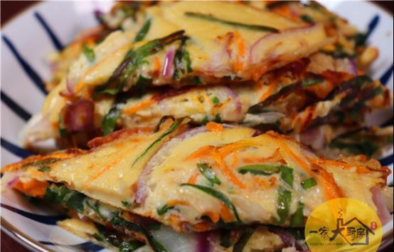 搅拌均匀|洋葱不要凉拌了,淋入两个鸡蛋,连吃一周都不腻