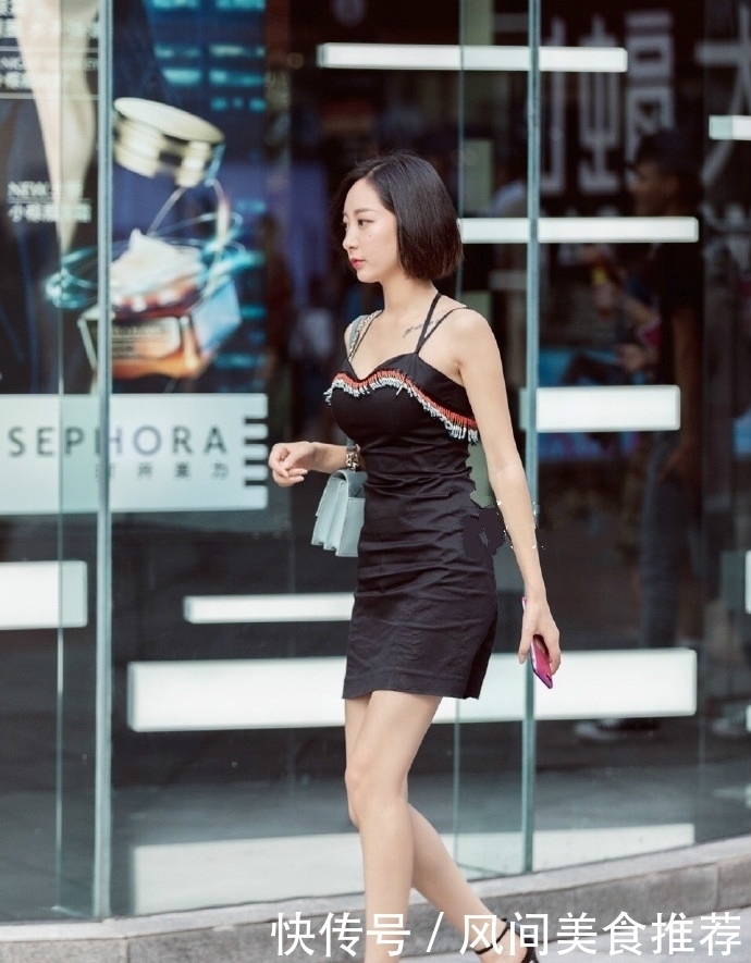 尽显|街拍:图一小姐姐时尚优雅,图三尽显完美好身材和青春动人的魅力