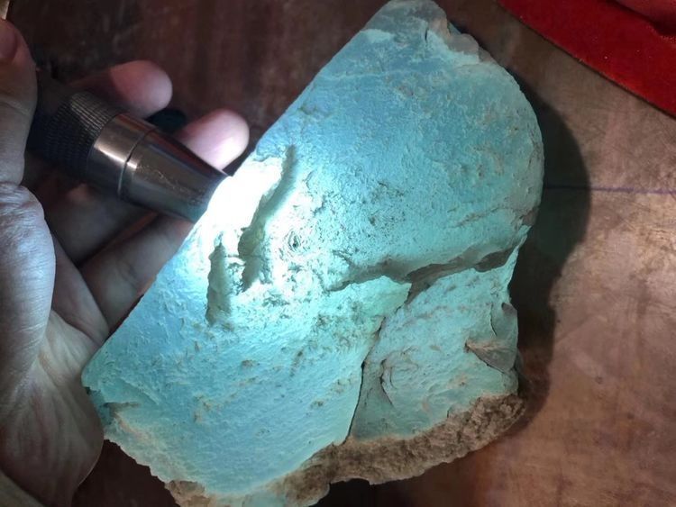 原石|赌石行家的绝密技巧一如何判断翡翠原石的真假