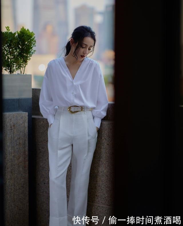 西装裤 不懂“小白裤”请别乱穿,它的最美搭配在这里,高级洋气又显气场