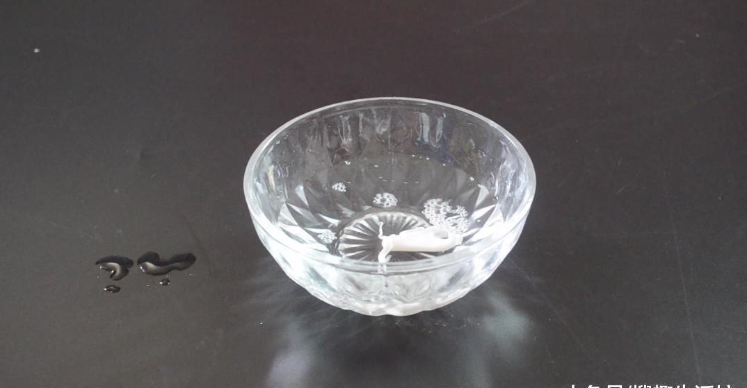 烦恼|用蜡烛在电水壶上擦一擦太实用了, 解决了很多人的烦恼, 赶紧试试