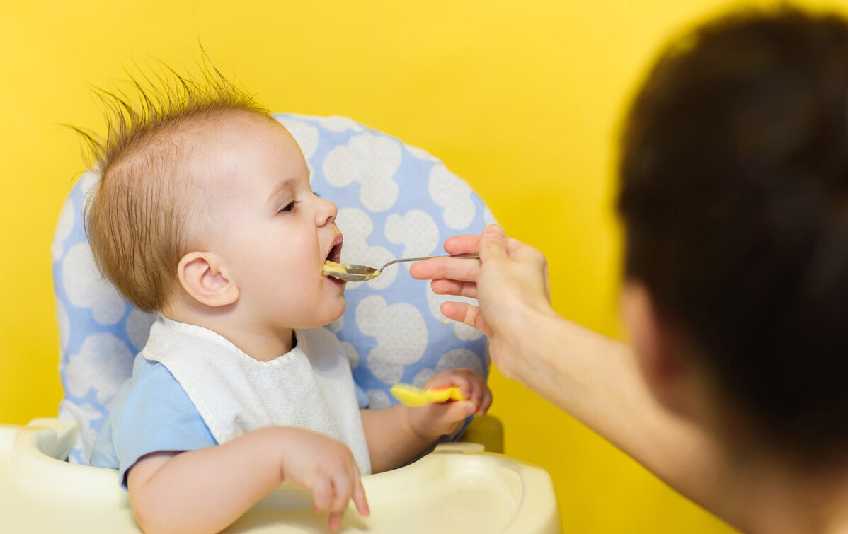 辅食|娃1岁前有几种辅食别喂，易伤脾胃+长不高，脸上有此信号要注意了